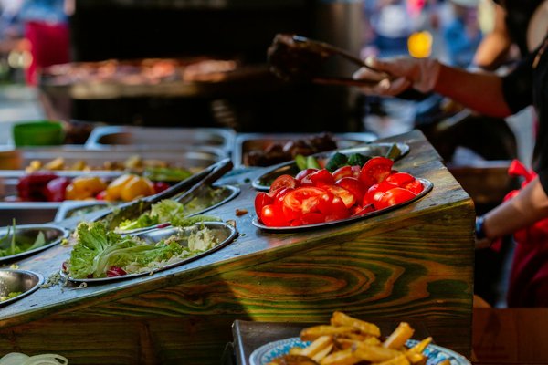 La table inox professionnelle : l'incontournable alliée de la cuisine moderne